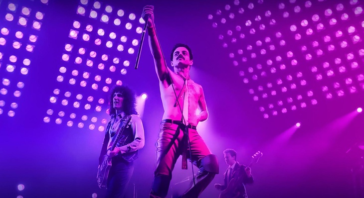 Freddie Mercury e seus companheiros mudam o mundo da música para sempre ao formar a banda Queen, durante a década de 1970