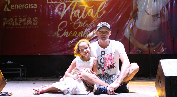 O paizão Francisco acompanhando a filha Lara Laís que disse ter amado a programação próximo de casa
