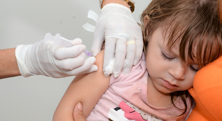 A pequena Isabelle de 3 anos foi imunizada logo cedo no CSC Valéria Martins