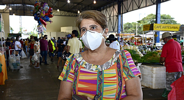 Professora Kátia Maia frenquenta a feira da 304 Sul desde o início de Palmas