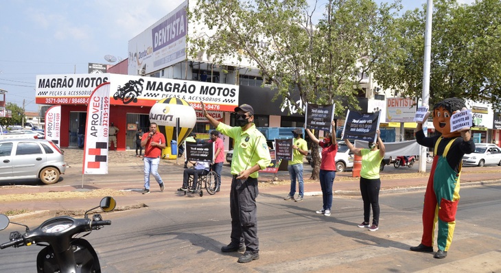 A campanha educativa conta com uma série de atividades de mobilização e conscientização durante a semana, em faixas de pedestres das principais avenidas da Capital