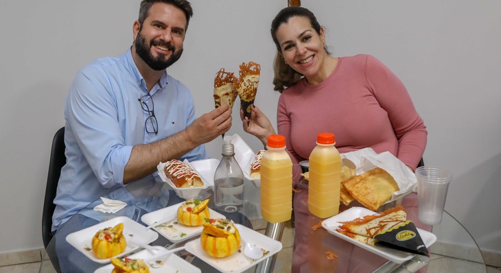 Cinthia Ribeiro e o esposo, Eduardo Mantoan, experimentando os sabores do FGT