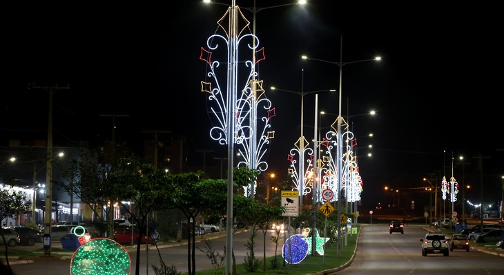 Decoração natalina da Av. Palmas Brasil Norte