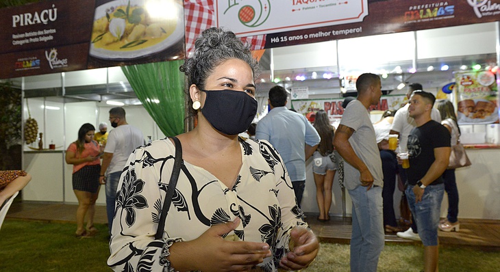 Lauane Santos aproveitou primeira noite do 15º FGT para conhecer novas propostas de comidinhas
