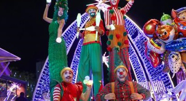 Apresentação do Circo Os Kaco durante abertura do Natal Cidade Encantada