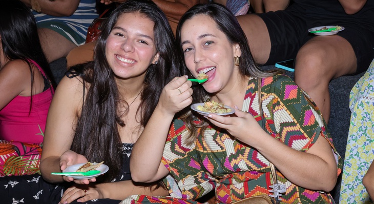 Maressa Brasil, de 29 anos (a direita), e a sobrinha Rafaela Villela, de 14 anos (a esquerda), provaram prato do chef Junior Carlim e aprovaram