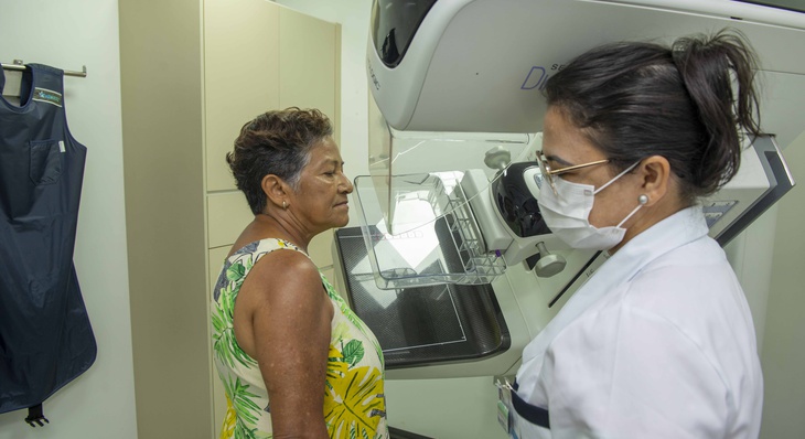 A professora Rosa de Araújo, 71 anos, elogiou a iniciativa da disponibilização da mamografia