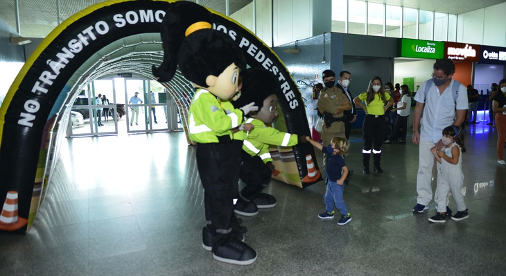 Personagens conquistaram o carinho do público de todas as idades no aeroporto de Palmas