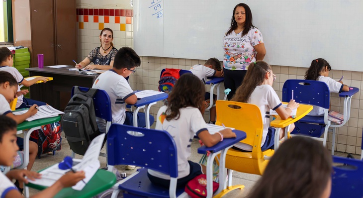 Alunos e professores durante aplicação das provas do Saep, na ETI Olga Benário