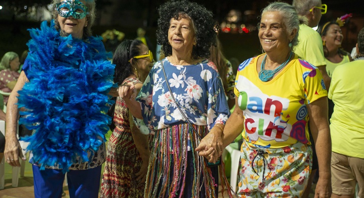 É Carnaval, tempo de plumas, paetês, máscaras e muita alegria no Parque da Pessoa Idosa de Palmas
