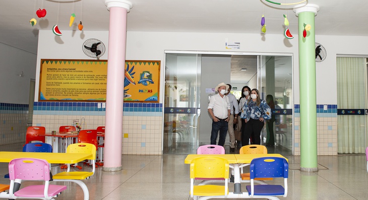 Comitiva de Sinope (MT) durante visita às unidades educacionais de Palmas
