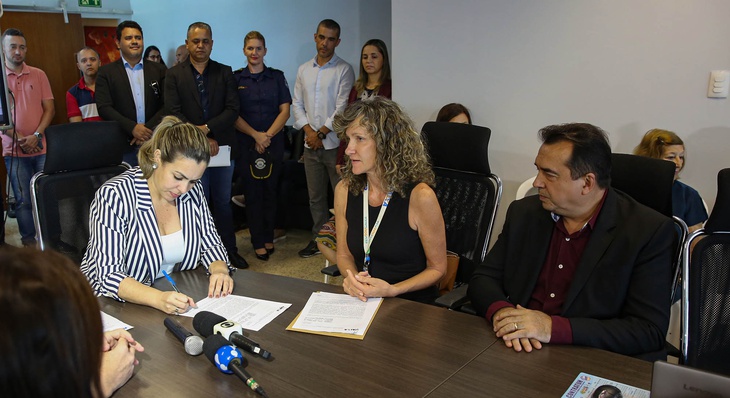 O convênio foi anunciado e assinado na tarde desta terça-feira, 28, durante coletiva a imprensa pela prefeita Cinthia Ribeiro