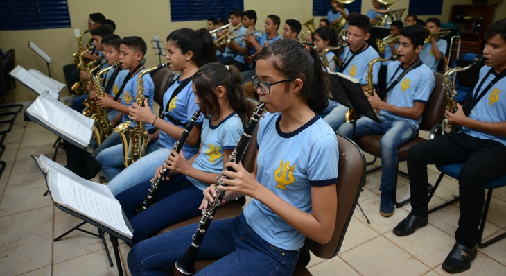 Programa oferece iniciação musical a crianças e adolescentes entre 10 e 18 anos