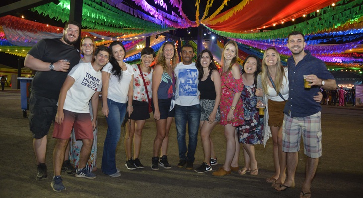 Turistas de Florianópolis e Curitiba se divertiram e aprovaram o maior evento junino do Estado