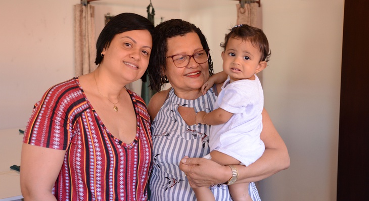 Marilene Ferreira Carmo com a filha Pháthya e a netaAna Thereza