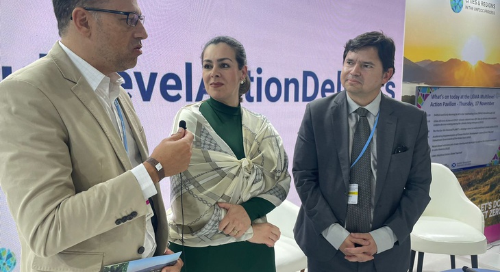 Fábio Chaves, Cinthia Ribeiro e Rodrigo Perpétuo, durante entrevista na COP 27