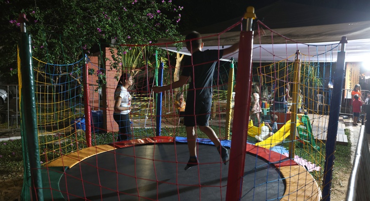 Crianças se divertem no encerramento da Festa da Colheita da Jabuticaba