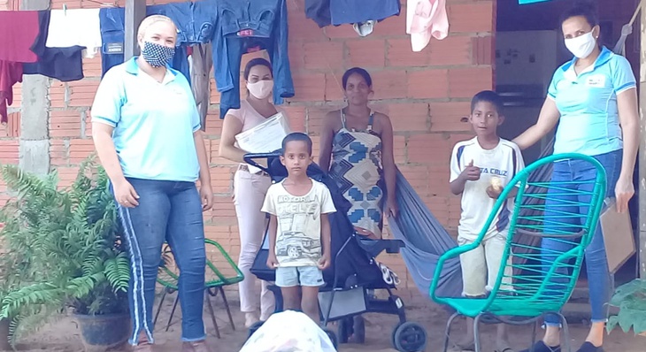 As assistentes sociais Marcivânia Silveira e  Zullene Santana Parente do Cras Taquari durante busca ativa