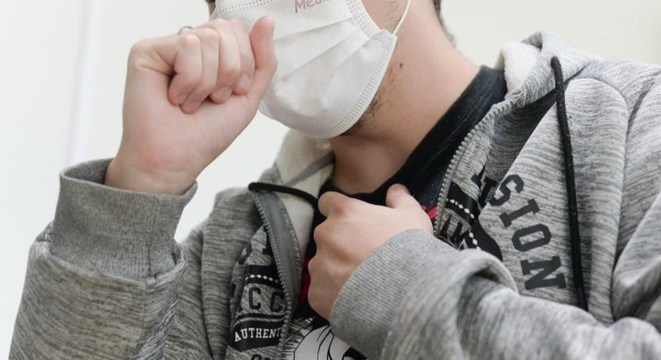 O uso de máscara é recomendado em caso de sintomas gripais ou quando se estiver em estabelecimentos de saúde ou transporte público