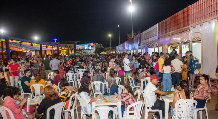 Praça de Alimentação de comidas típicas da 30ª edição do Arraiá da Capital