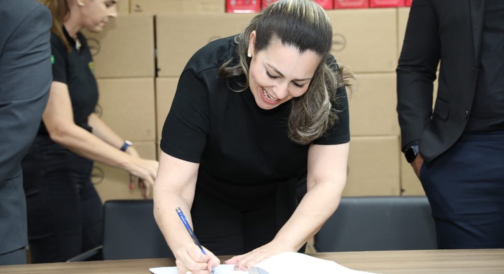 Prefeita de Palmas Cinthia Ribeiro assina Projeto de Lei que cria adicional de risco pessoal aos ficais urbanos