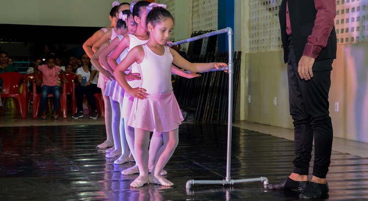 Há vagas para aulas de ballet  no Espaço Mais Cultura, na Estação Cidadania - Cultura,  no Ceta, e em Casa da Cultura em Taquaruçu