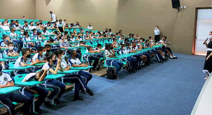 Cerca de 320 alunos da ETI Almirante Tamandaré participaram do evento