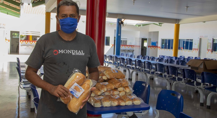 Distribuição do pães do Projeto Partilhando Pão 