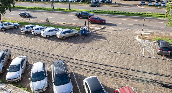 Proposta define que todas as áreas de estacionamentos, de uso público ou privado de uso coletivo, deve fazer a reserva
