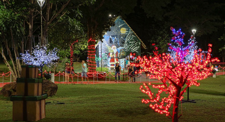  A estrutura Natalina do Parque Cesamar, onde funcionou uma estação fixa de Natal com apresentações