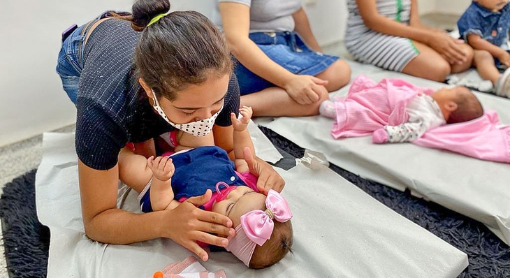 Oficinas de Shantala foram oferecidas para as mamães durante a programação da Semana do Bebê em Unidades de Saúde da Família