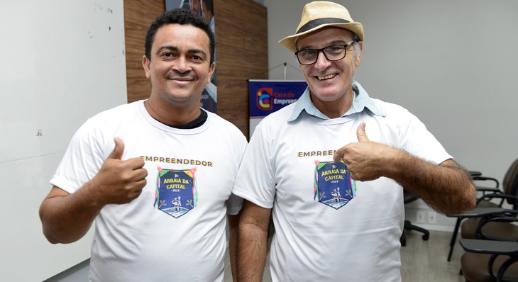 Ambulantes do Arraiá da Capital, Sérgio Alves Ribeiro Rodrigues e Marciel José Nogueira dizem que expectativas é de excelentes vendas