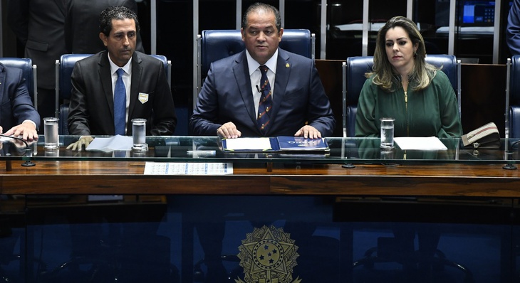 Senador Eduardo Gomes, autor do requerimento, presidiu a Sessão Especial