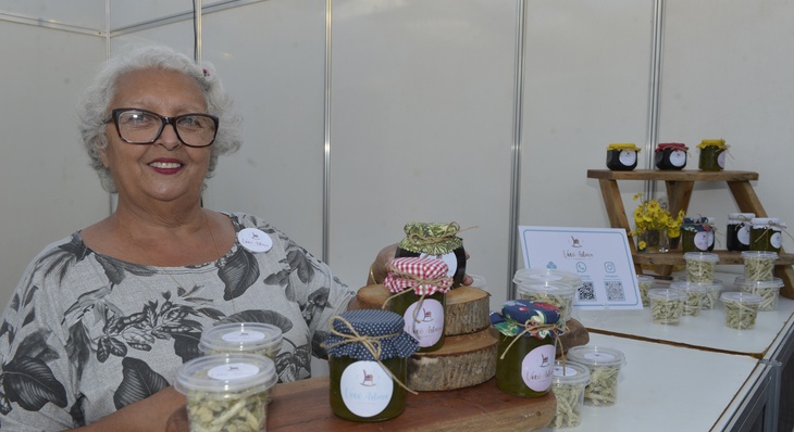 Moradora da serra de Taquaruçu, Joana usa eventos da Prefeitura para divulgar e vender doces e quitutes como limão cristalizado e compota de jabuticaba