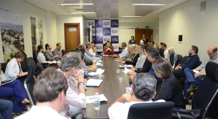 Reunião com secretariado dá início à reforma administrativa e política 