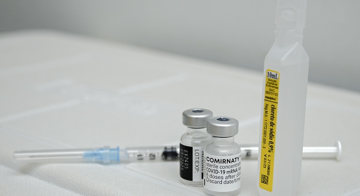 O intervalo entre a primeira e a segunda dose com o imunizante da Pfizer passou para 21 dias