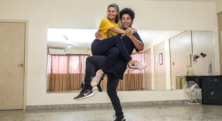 Thiago conta que a coreografia leva para a quadrilha passos do balé e da dança de salão