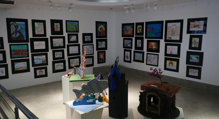 Exposição contará com 150 obras, entre fotos, pinturas, colagens, desenhos e esculturas