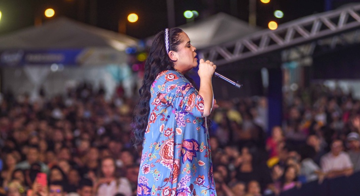 Cassiane, cantora consagrada no mundo gospel, tem diversos sucessos como '500 Graus' e 'Hino da Vitória' e esteve no Capital da Fé em 2023