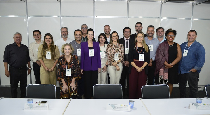 Membros do CB 27 lançam relatório sobre os 10 anos do Fórum, durante o 2º Encontro Nacional do ICLEI Brasil