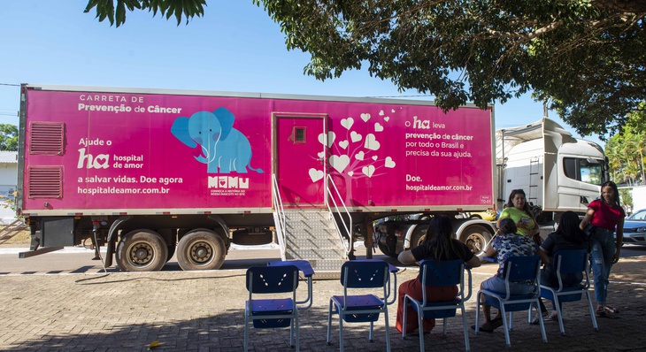A Carreta de Prevenção de Câncer oferta mamografias para as mulheres do distrito do Taquaruçu