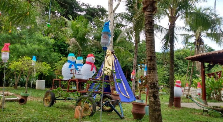 Clima natalino invadiu as ruas de Taquaruçu e decorações concorrem em concurso