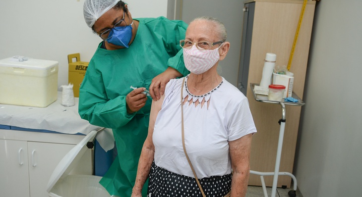 Erondina Correa de Brito, 79 anos, tomou as duas doses da Coronavac