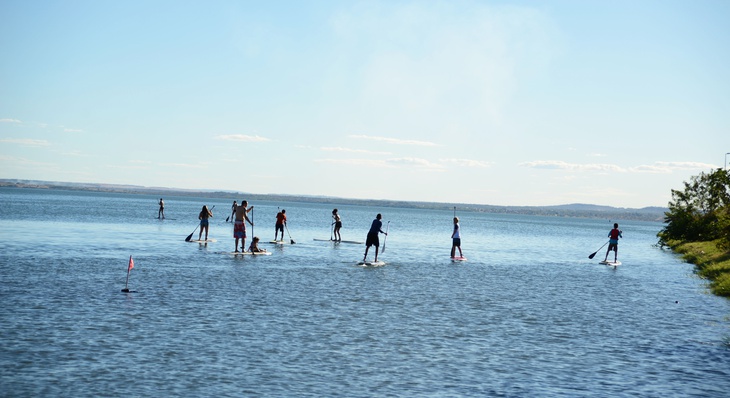 Stand-up padle é uma das atividades mais procuradas na Praia da Graciosa