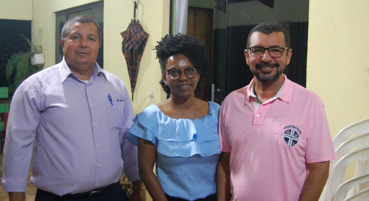  Líder comunitário Valdir Nascimento, assistente social da Sedurf, Poliana Lopes e superintendente de Regularização Fundiária, Elias Martins Neto