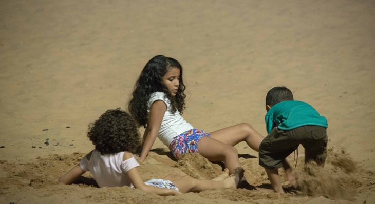 Crianças curtem os últimos dias de Julho com muitas brincadeiras na Praia da Graciosa