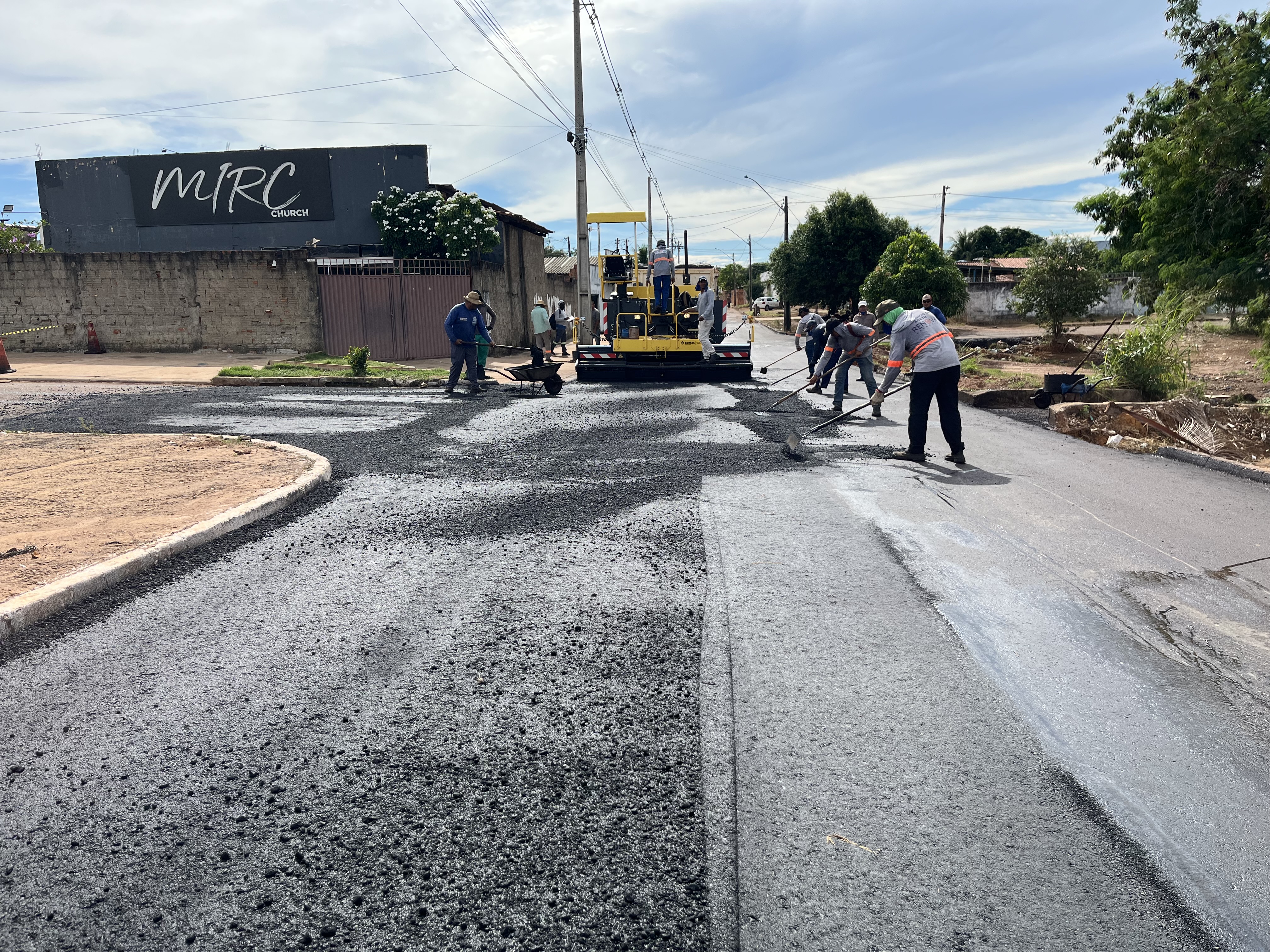 Prefeitura de Palmas amplia recapeamento asfáltico no setor Santa Bárbara