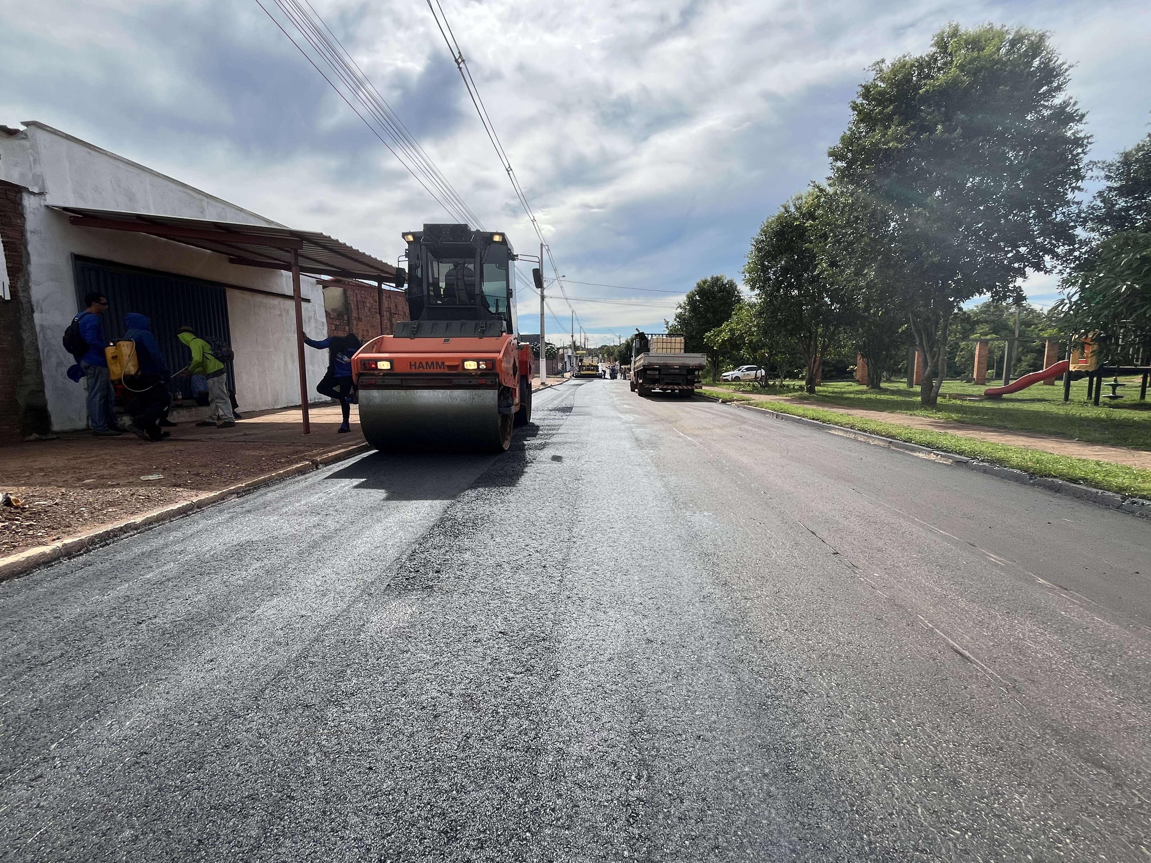 Prefeitura de Palmas amplia recapeamento asfáltico no setor Santa Bárbara