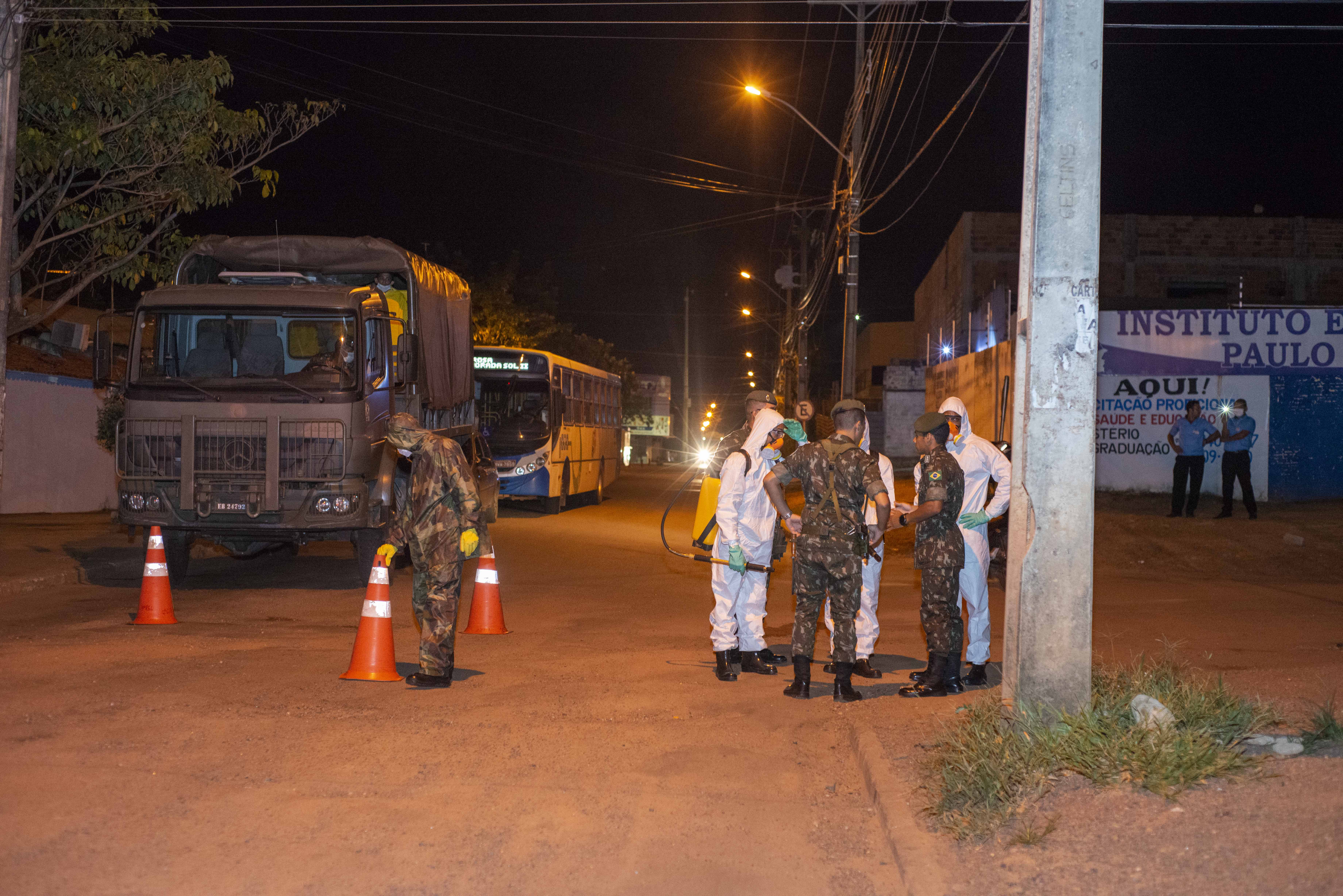 Prefeitura de Palmas e Exército Brasileiro intensificam limpeza nas estações de ônibus da Capital