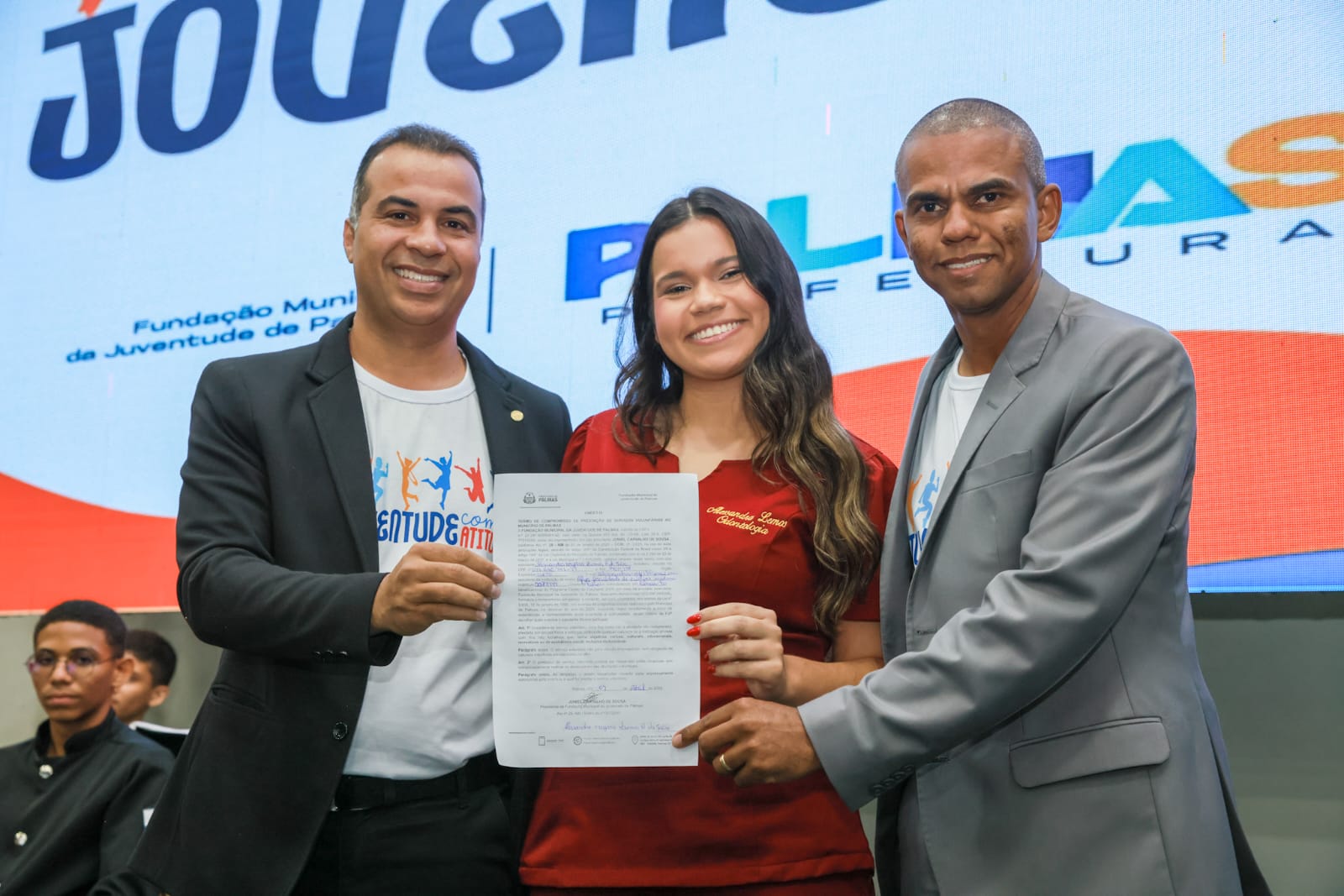 Prefeitura de Palmas faz lançamento oficial do Cartão do Estudante 2025 e mais de 500 jovens recebem recarga de vale-transportes